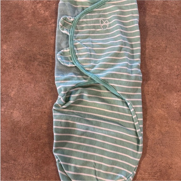 SwaddleMe  - 2 Pack Cozy White  and Green Baby Swaddles. - Picture 3 of 5